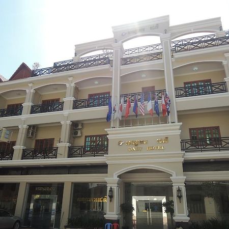 Daly Hotel Кампонг Чам Екстериор снимка